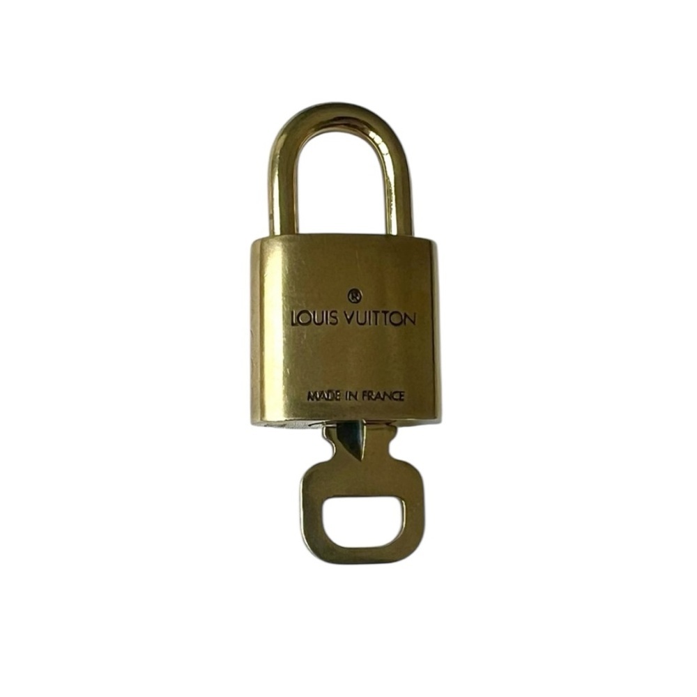 Louis Vuitton Lock and Key #321 EUC
Gold metal pad lock 🔐 - Picture 3 of 3